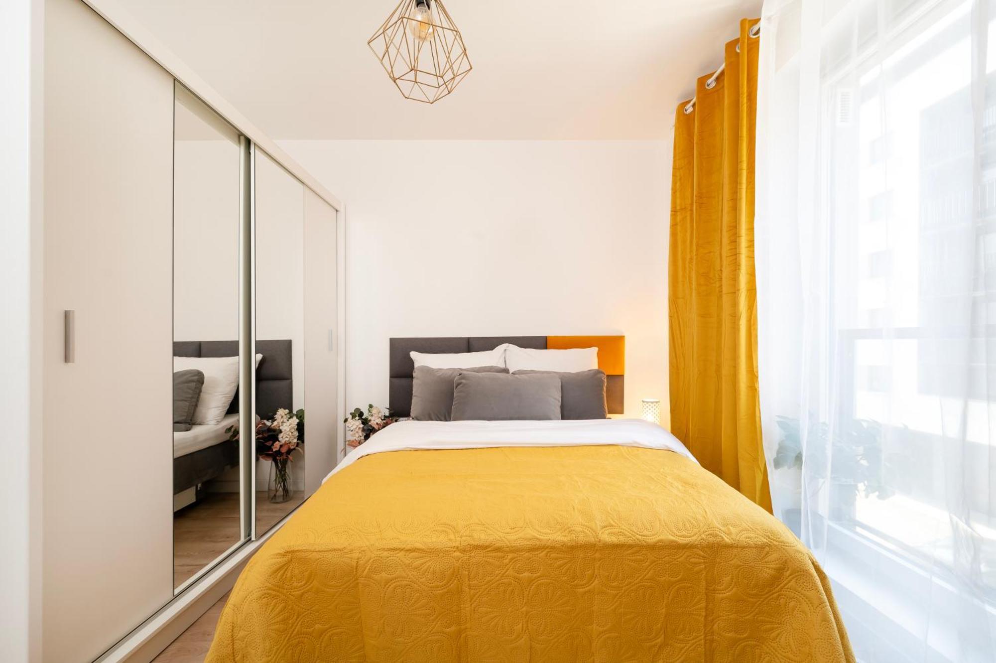 Manufaktura - Z Garazem Podziemnym I Dwoma Lazienkami Apartament Łódź