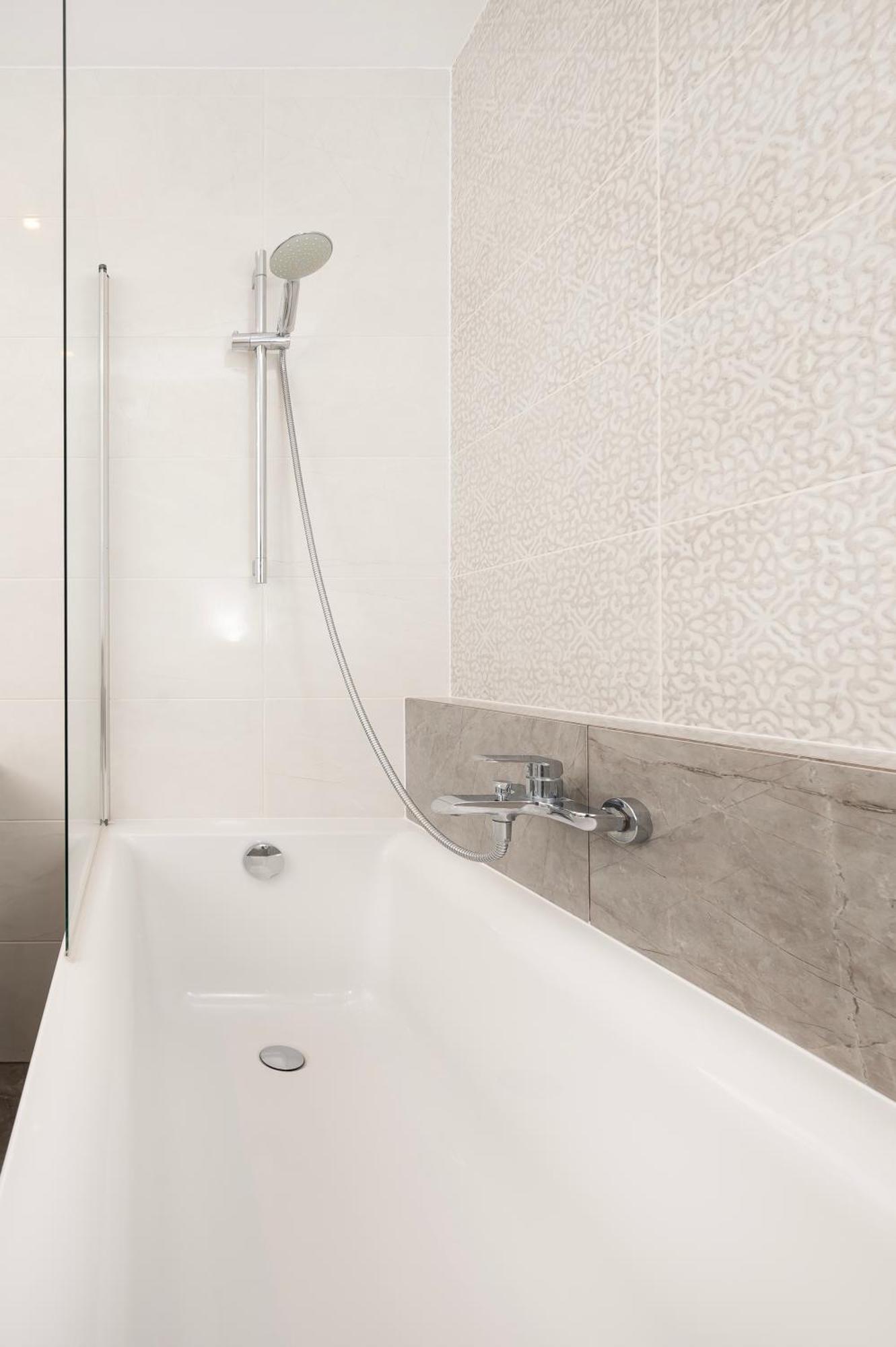 Apartament Manufaktura - Z Garazem Podziemnym I Dwoma Lazienkami Łódź